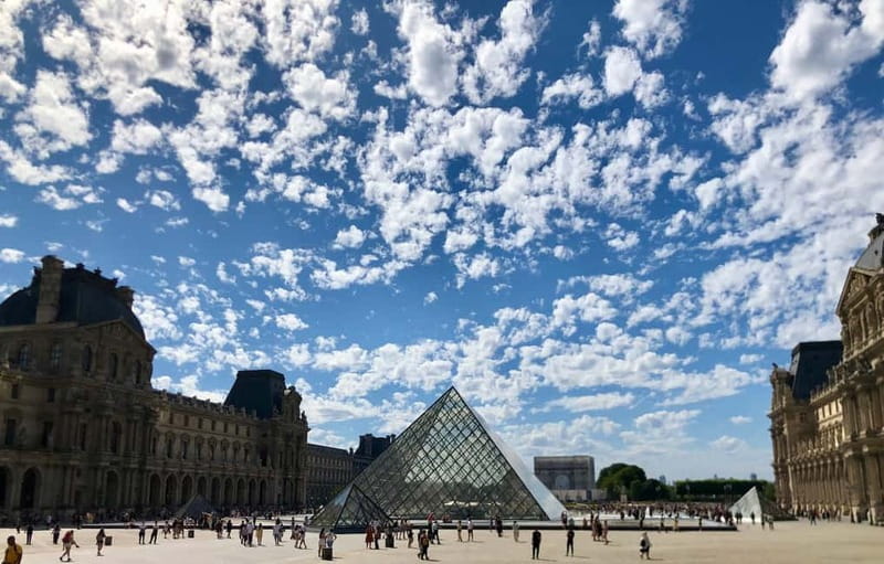 Emily inspired walking tour - Louvre Museum area: what you can see in 20 minutes (and what the guide will explain)