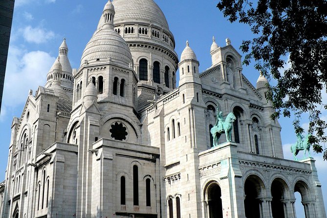 Escape game in Montmartre - Passe-Muraille, Place Dalida, and Maison Rose: When the Puzzles Get Playful