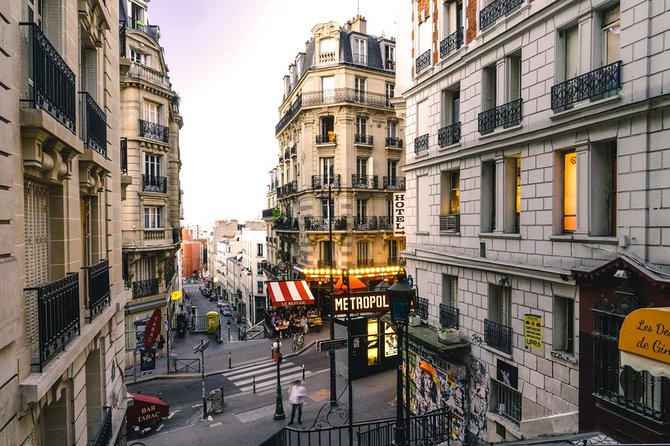 Escape game in Montmartre - Moulin de la Galette, Dalida’s House, and the Clos Montmartre Vineyard