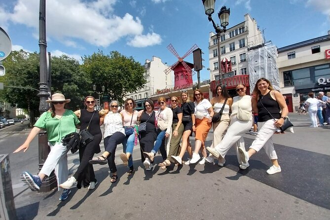 ESSENTIAL MONTMARTRE Walking Tour: the essential highlights+MORE! - Place du Tertre, the artist square you can actually watch