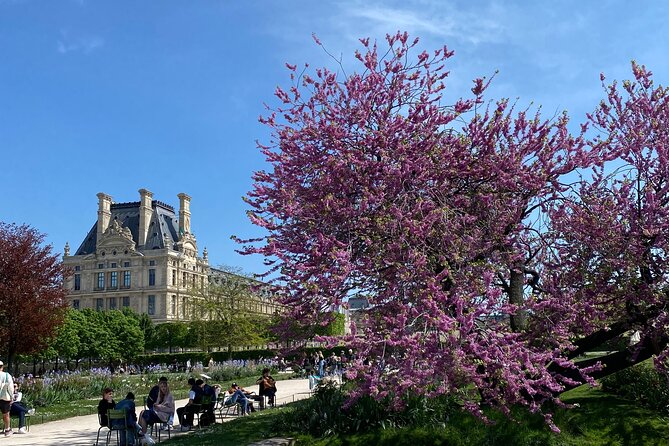 Exclusive Walking Tour of Central Paris With Local Guide - Getting oriented at Fontaine Saint-Michel