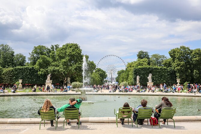 Exclusive Walking Tour of Central Paris With Local Guide - Cour Carree at the Louvre: story first, tickets later