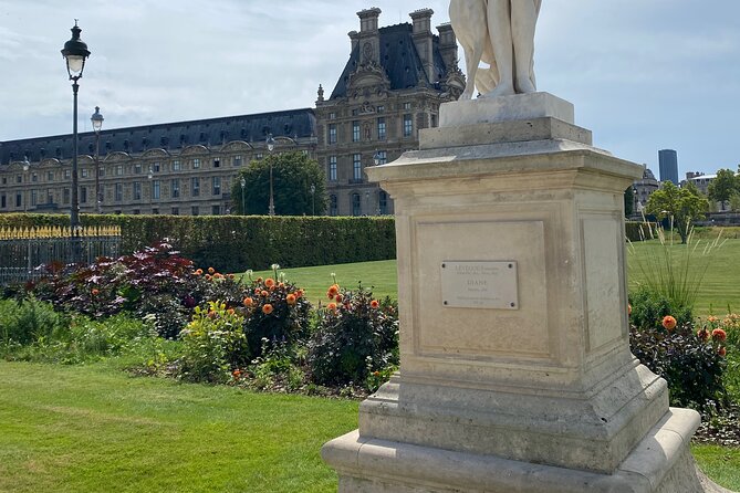 Exclusive Walking Tour of Central Paris With Local Guide - Carrousel du Louvre and the walk toward the Eiffel Tower view
