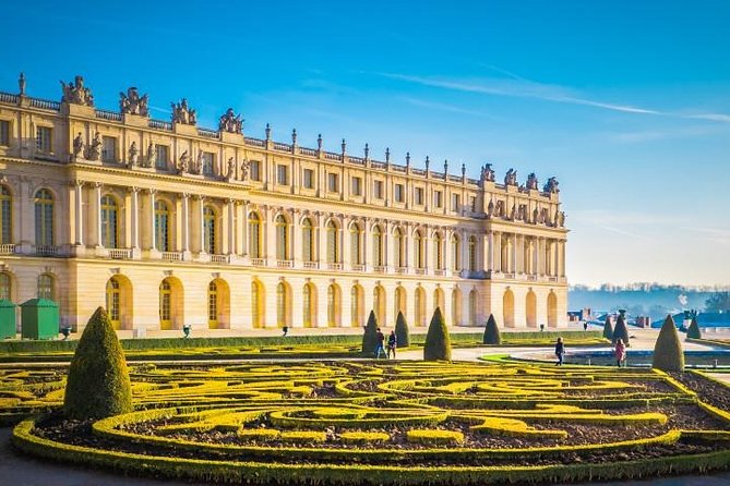 Excursion to Versailles by train with entrance to the Palace and Gardens - The guides: why their style matters at Versailles