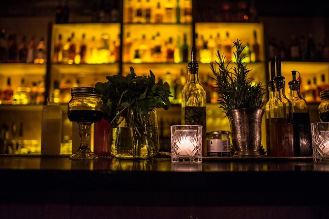 Explore Hidden bars and Speakeasies in Paris - A Speakeasy Night Starter in Paris, With Time to Actually Relax