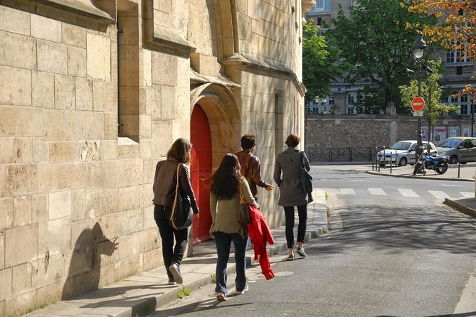 Explore Le Marais like a local - Private walking tour - Stop 2, Place des Vosges gardens: slowing down in the center of it all