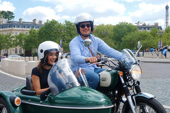 Explore Paris on a Side Car with a Local - Eiffel Tower photo moment: the stop designed for pictures