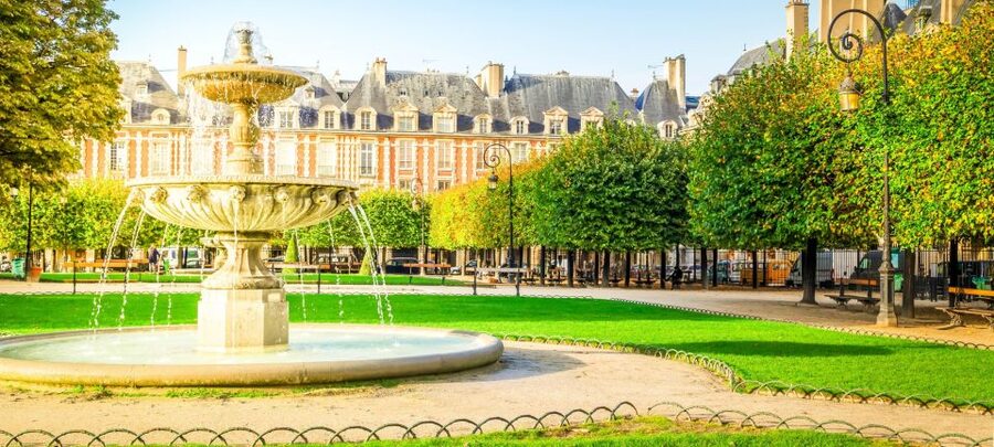 Exploring Paris with a Local: Montmartre to La Seine - Key things you’ll notice