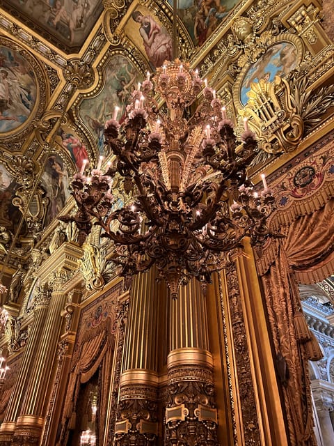 Family-friendly treasure hunt at Opera Garnier - Meeting point on the Opera stairs: start where it matters