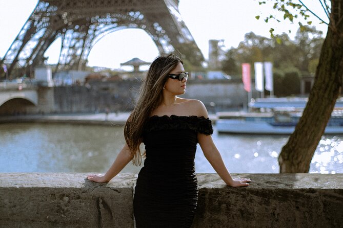 Feel like a star in Paris with photos and a mini movie! - A one-hour Paris photoshoot that feels like a movie scene
