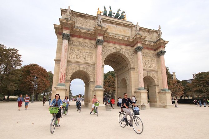 First Day Bike Tour, Top Sights, hidden gems, Wine&Cheese picnic - The included wine, cheese, and coffee picnic is the tour’s heart