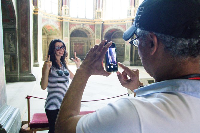 Fontainebleau and Vaux-Le-Vicomte Castle Small-Group Day Trip From Paris - How the Small Group and Skip-the-Line Entry Change Your Day
