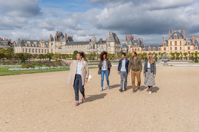 Fontainebleau and Vaux le Vicomte Chateaux Day Trip from Paris - The morning start: Paris pickup, then southeast to Vaux