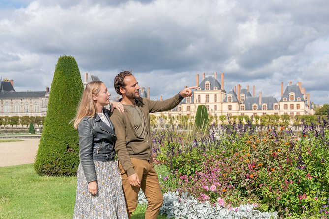 Fontainebleau and Vaux le Vicomte Chateaux Day Trip from Paris - The coach ride between chateaux: use it to recharge