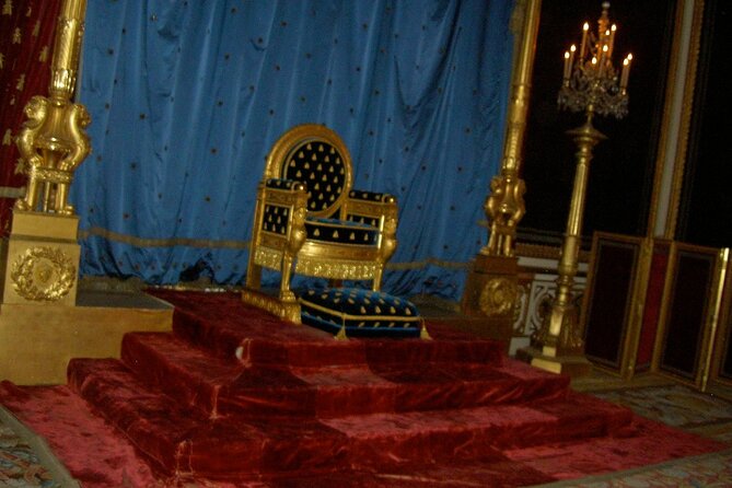 Fontainebleau Half Day Private Guided Tour from Paris - Entering the Chateau de Fontainebleau with a real guide