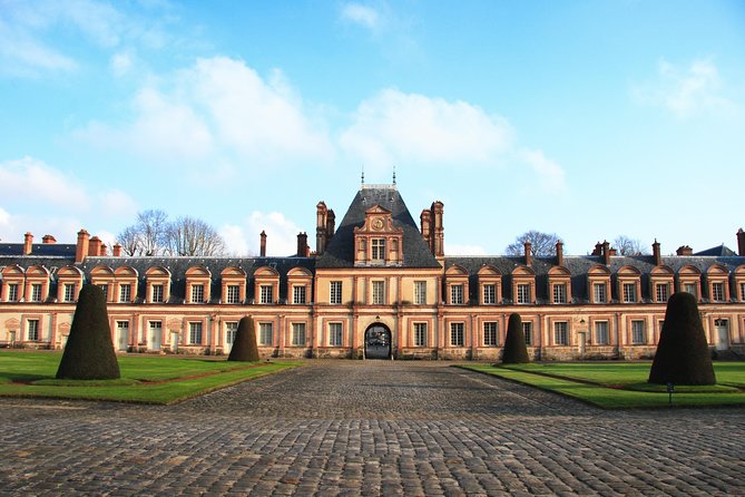 Fontainebleau Private Guided Tour: Half-Day Trip from Paris - Gardens, Carp Pond pavilion, and the hedge maze outside