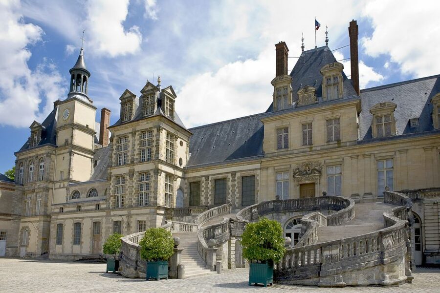 Fontainebleau & Vaux-le-Vicomte Châteaux Day Tour from Paris - Should you book Fontainebleau and Vaux-le-Vicomte together?