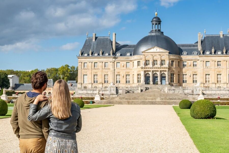 Fontainebleau & Vaux-le-Vicomte Châteaux Day Tour from Paris - Fontainebleau: UNESCO status, the horseshoe staircase, and 7 centuries in one place