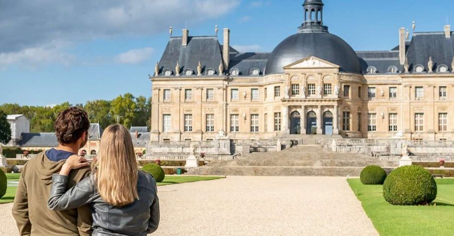 Fontainebleau & Vaux-le-Vicomte Châteaux Day Tour from Paris - Vaux-le-Vicomte: Fouquet’s palace, gardens, and a self-guided flow