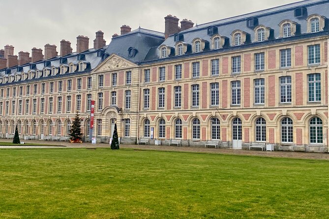 Fontainebleau, Versailles, Trianon Small group from Paris - The drive to Versailles: how the guide’s context helps you see more