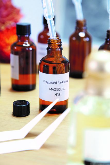 Fragonard Paris: Mini Perfume Workshop in Chinese - MAISON Fragonard and the Glas family angle