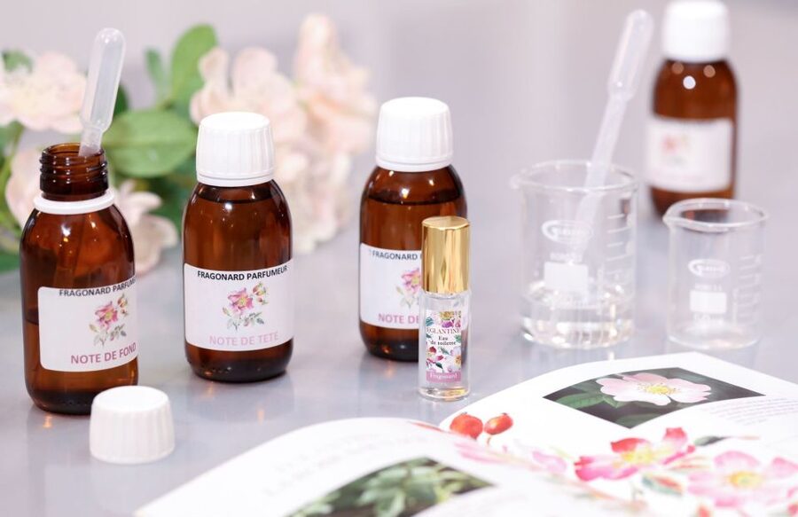Fragonard Paris - Mini Perfume workshop - only in Spanish - The guided tour then shifts to how scent gets remembered