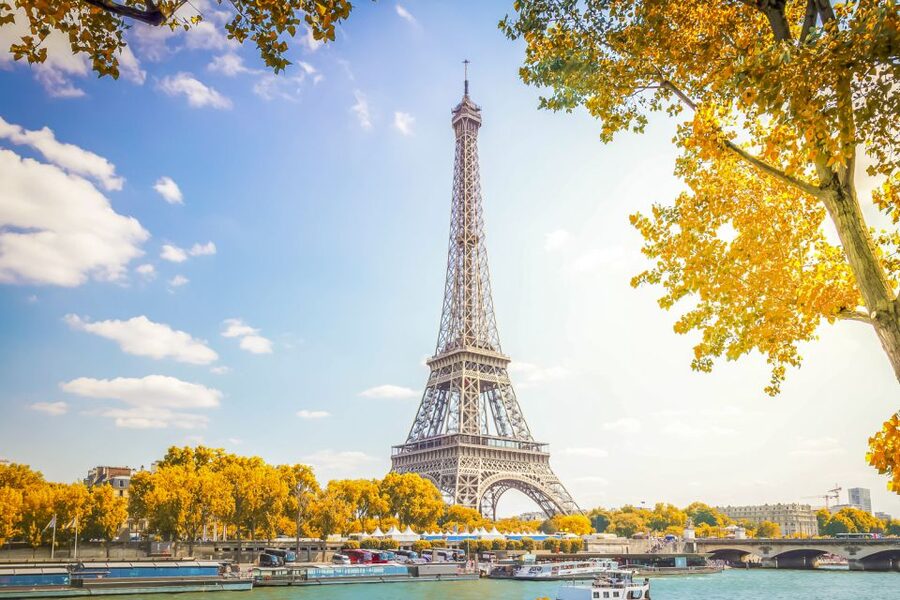 From London: Eiffel Tower, Notre Dame & Louvre Day Tour - Eurostar to Paris in one push: what the 16-hour schedule really feels like