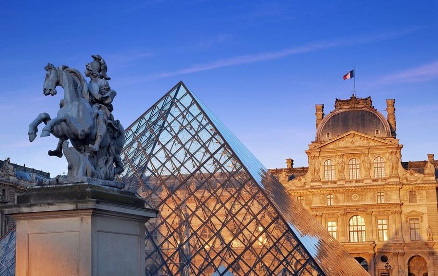 From London: Paris Day Trip with Lunch on Eiffel Tower - Eurostar to Paris, then a bus tour that keeps you moving