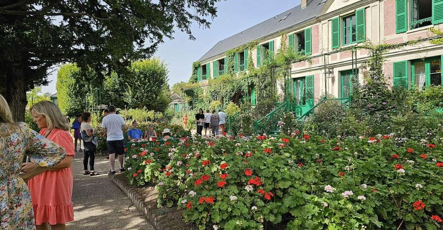 From Paris: Auvers-sur-Oise & Giverny Excursion - Auberge de Ravoux, Room No. 5, the intimate Van Gogh stop