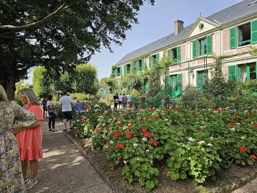 From Paris: Auvers-sur-Oise & Giverny Excursion - Auvers Cemetery and the final-days story you can’t skip