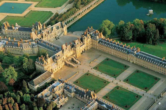 From Paris: Château de Fontainebleau and Vaux-le-Vicomte - Two palaces, one calm pace from Paris