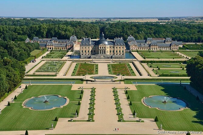 From Paris: Château de Fontainebleau and Vaux-le-Vicomte - Fontainebleau: UNESCO palace rooms plus audio-guide pacing