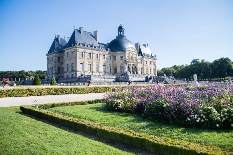 From Paris: Chateau de Fontainebleau & Vaux-Le-Vicomte Tour - Vaux-le-Vicomte: the French garden style you will notice for the rest of your trip
