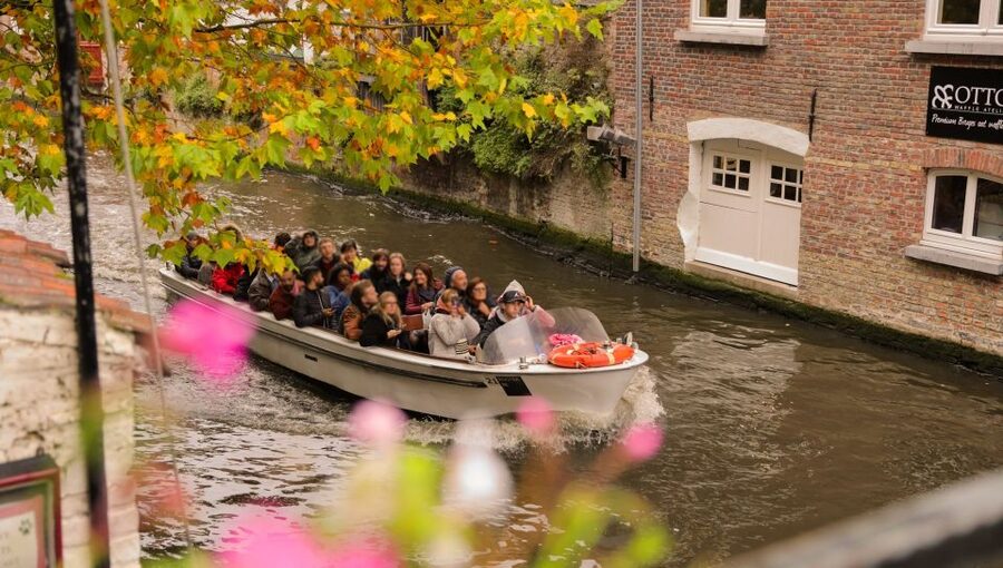 From Paris: Day Trip to Bruges with Optional Seasonal Cruise - Crossing Borders to West Flanders: The Arrival Mood Shift