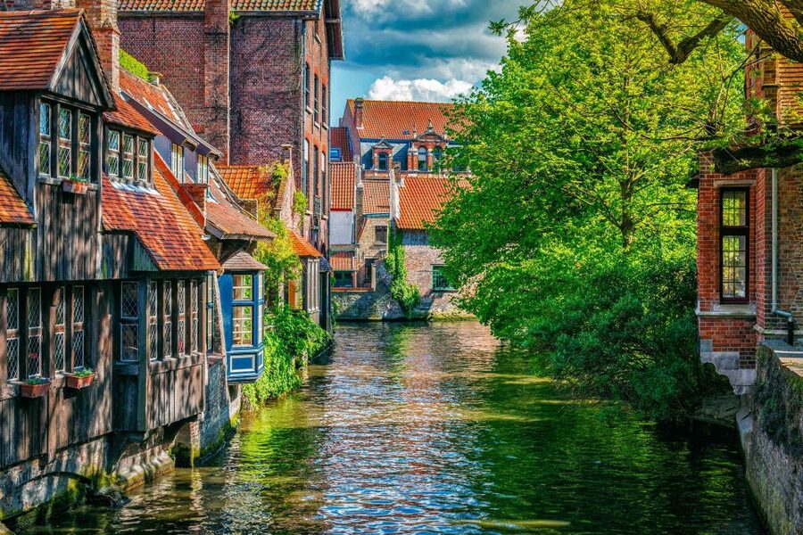 From Paris: Day Trip to Bruges with Optional Seasonal Cruise - The Bus Ride from Central Paris: Comfortable, Long, and Predictable