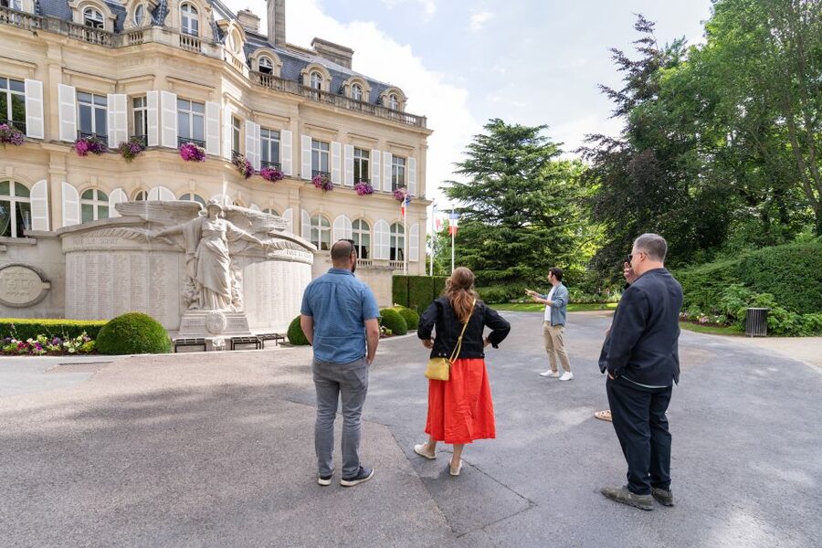 From Paris: Day Trip to Champagne with 8 Tastings & Lunch - Second producer visit: comparing styles from a different production mindset