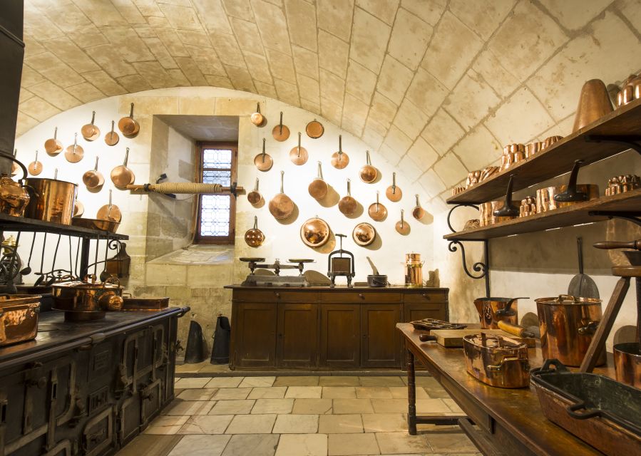 From Paris: Full-Day Loire Valley Chateaux Tour - On-bus storytelling, audio guides, and what the best guides add