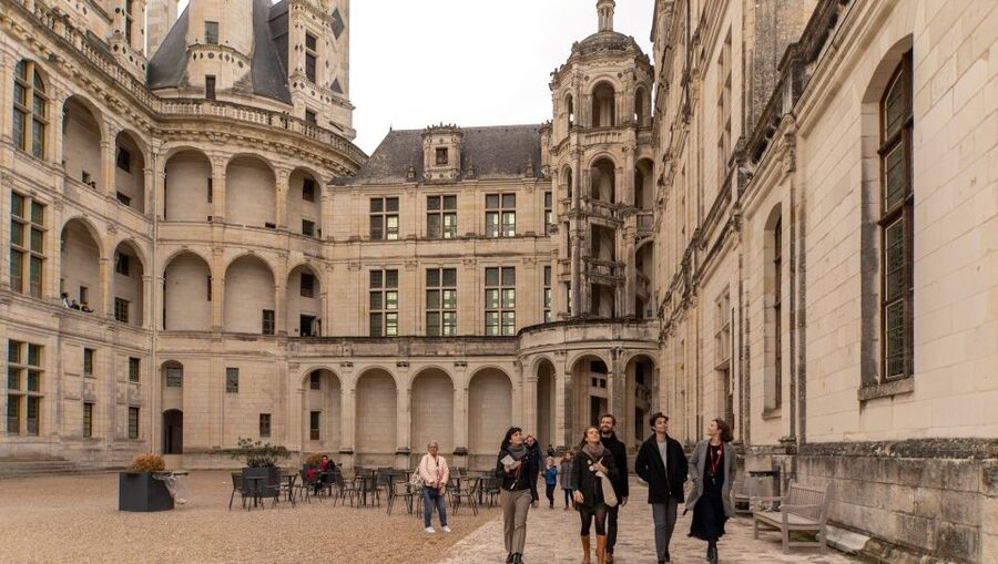 From Paris: Full-Day Loire Valley Chateaux Tour - Comfort and practical tips for the 12-hour day from Paris