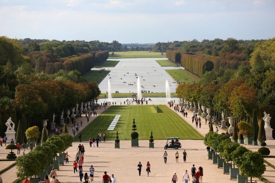 From Paris: Giverny and Versailles Palace Guided Day Trip - Coach ride and meeting point, what to expect before you even see Versailles