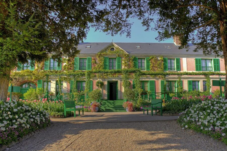 From Paris: Giverny and Versailles Private Full-Day Trip - Road to Giverny: lunch break and how to use it well
