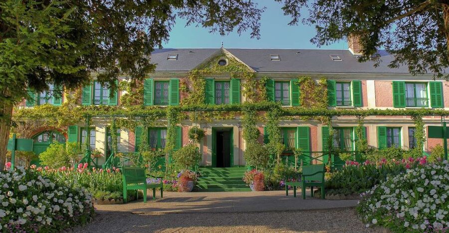 From Paris: Giverny and Versailles Private Full-Day Trip - Gardens time at Versailles: free wandering with a smart guide behind it