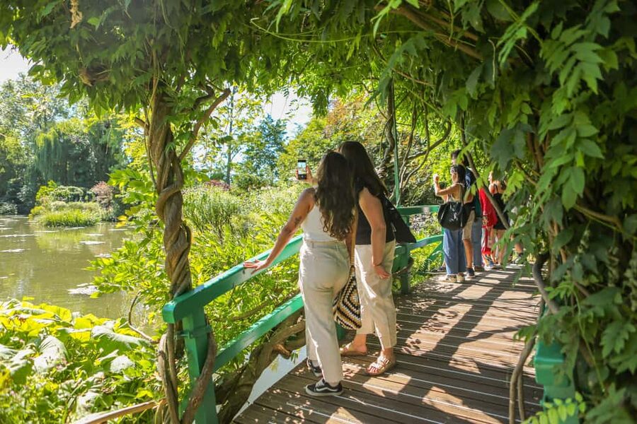 From Paris: Giverny Audio-Guided Tour - Enter Monet’s House with a phone audio guide you control