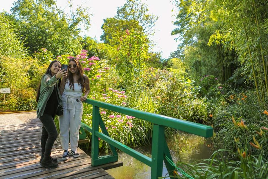From Paris: Giverny Day Trip with Audio Guide or Live Guide - Key takeaways before you go