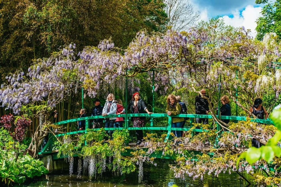 From Paris: Giverny, Monet’s House, & Gardens Half-Day Trip - Water garden and lily ponds: the best part, if you plan your photos right