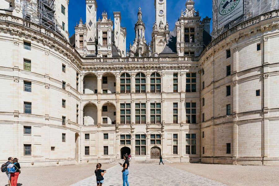 From Paris: Loire Valley Castles Day Trip With Wine Tasting - Who should book this Loire Valley castles day trip from Paris