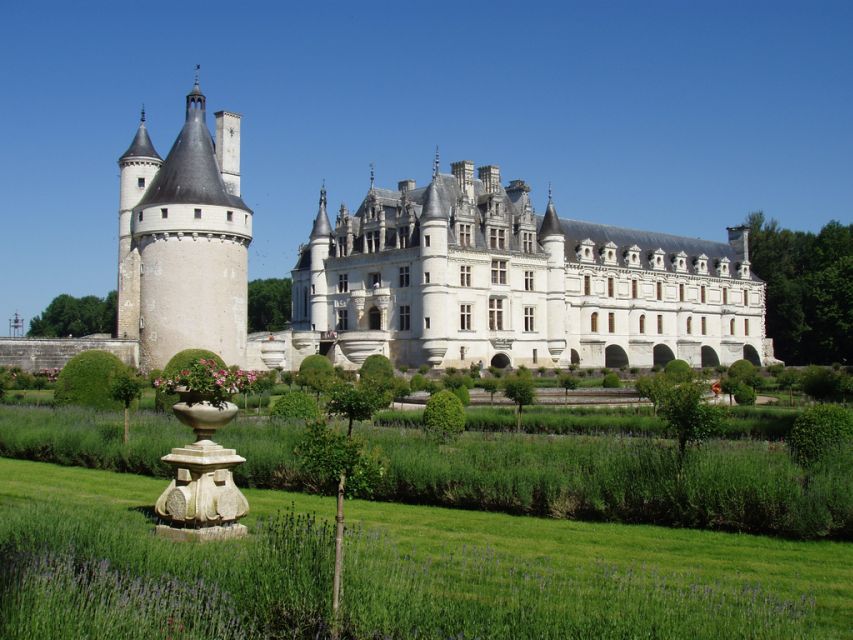 From Paris: Loire Valley Castles Full-Day Tour with Lunch - Amboise and the royal residence feeling