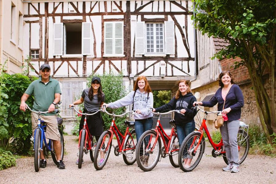 From Paris: Monet Garden & Giverny Bike Tour and Picnic Stop - Giverny Church Cemetery and Hotel Baudy: Meaningful Stops in Plain Sight