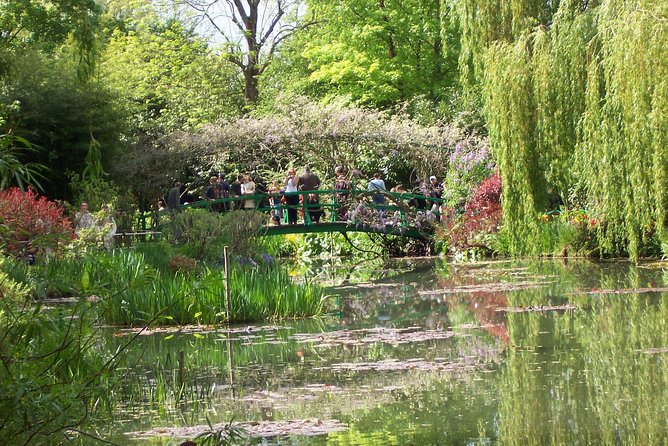 From Paris: Monet Gardens & Giverny Bike Tour with Picnic Stop - The Bus Ride to Vernon: Time to Reset Before You Ride