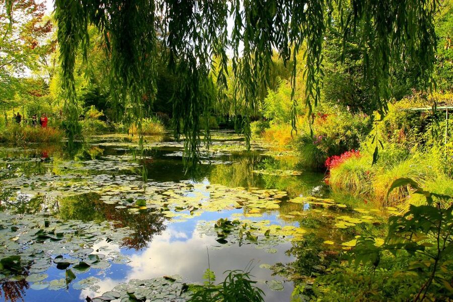 From Paris: Monet Impressionism Tour to Giverny by Minibus - A Quick Stroll in Giverny Village, Then Back to Paris