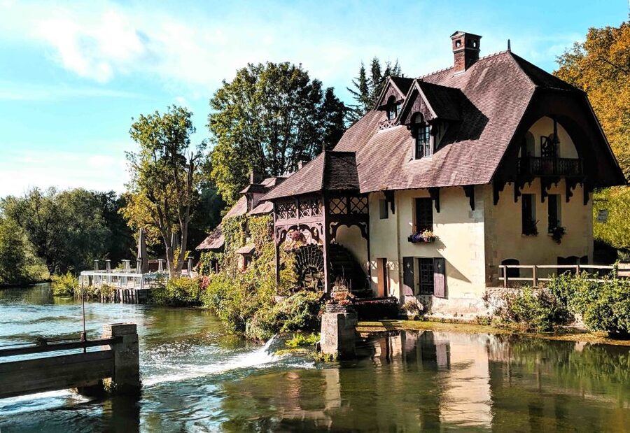 From Paris: Monet Impressionism Tour to Giverny by Minibus - Private Group vs Shared Group: Choosing the Right Style